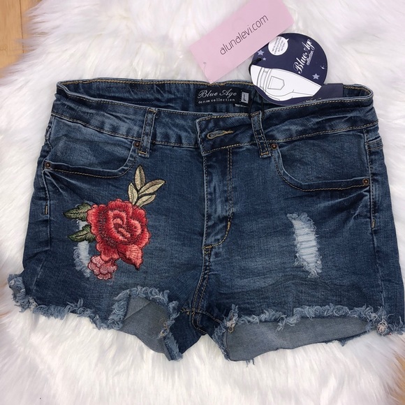 Aluna Levi Jean Shorts NWT - Picture 3 of 8